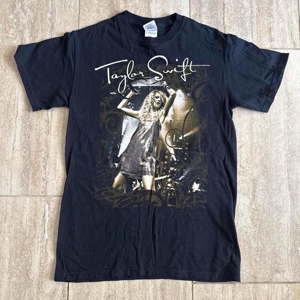 Vintage Taylor Swift 2009 Fearless Concert Tour Tee Shirt Y2K Indie Aesthetic S